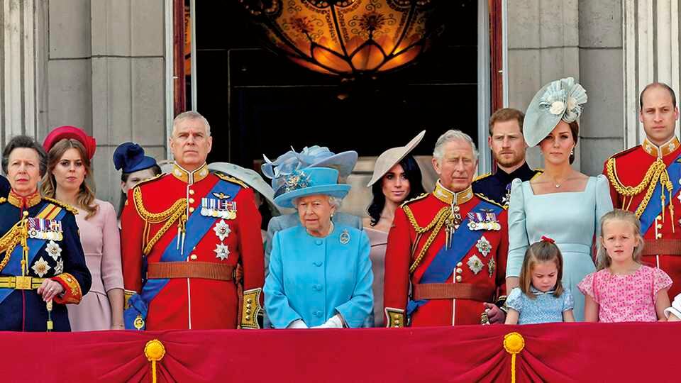 La reina Isabel II junto a los consejeros de Estado, el príncipe de Gales, el duque de Cambridge, el duque de Sussex y el duque de York. Foto: Gentileza.
