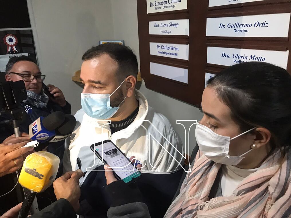 El jefe comunal sufrió un paro cardíaco de 25 minutos, pero se lo reanimó y salió del paro, informaron los doctores David Peña y Fátima Medina en una conferencia de prensa. Foto: Emerson Dutra.