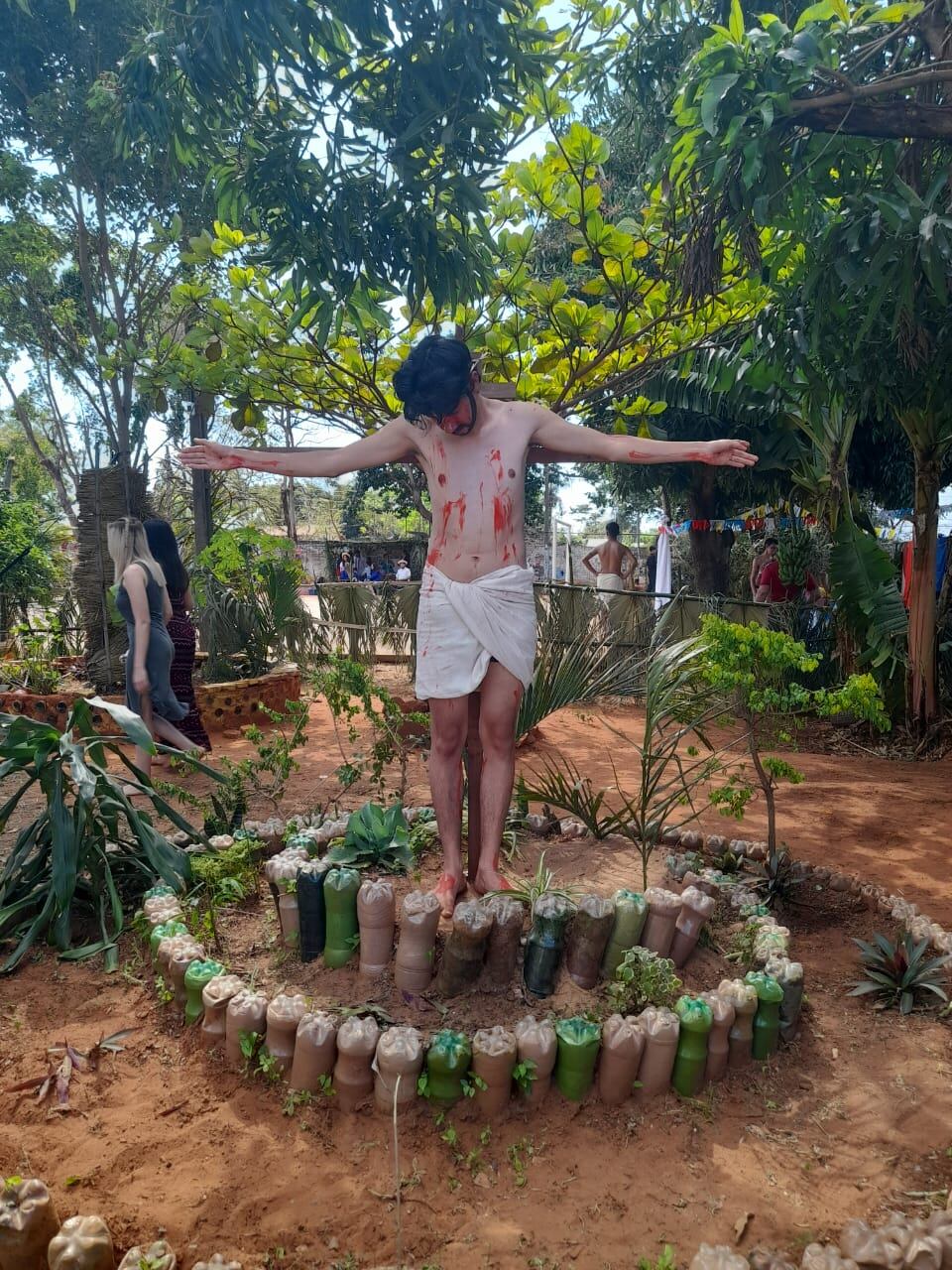 Representaron a Jesús en la Cruz. Foto: Gentileza.