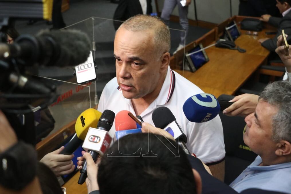 El diputado y líder de la bancada Honor Colorado, Bachi Núñez, reiteró que el único interés para realizar el juicio político es ubicar a la esposa del vicepresidente Hugo Velázquez en reemplazo de Sandra Quiñónez. Foto: Emilio Bazán.