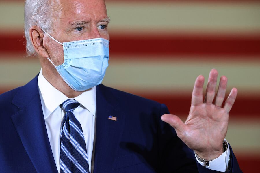 Trump defendió la política de “tolerancia cero” a la migración criticada por Biden y afirmó que los niños habían sido llevados a la frontera de Estados Unidos por “coyotes” y por “mala gente”. Foto: AFP.