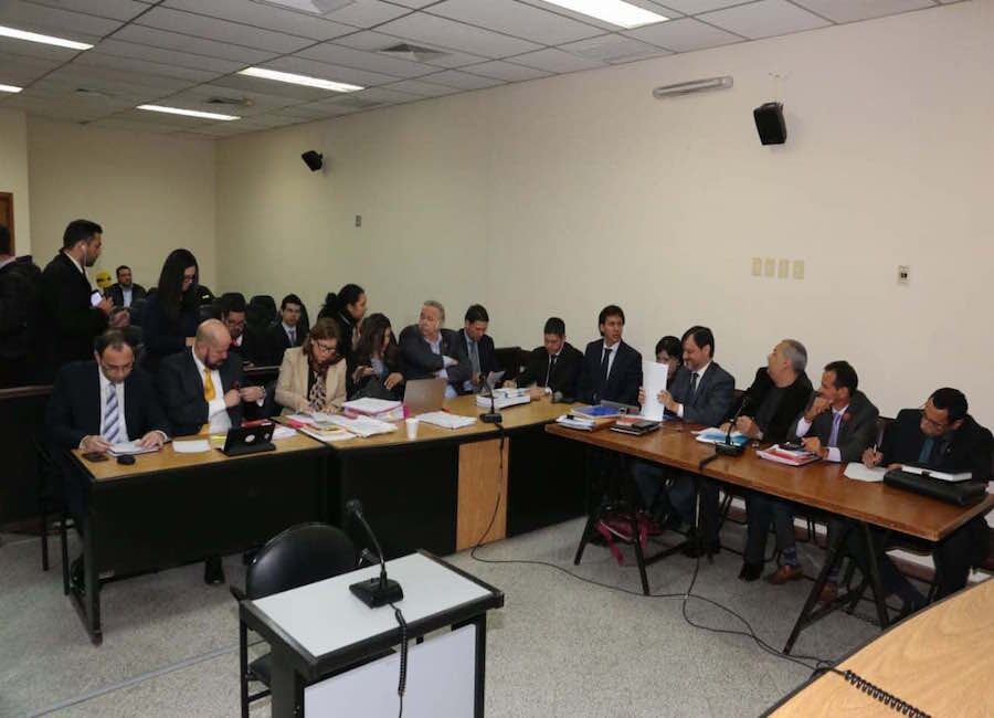 Óscar González Daher, Jorge Oviedo Matto y Raúl Fernández Lippmann durante la audiencia preliminar donde se decidió elevar a juicio oral el presente caso. Foto: Archivo.