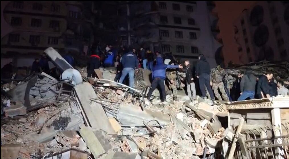 El embajador de Paraguay en Turquía, Ceferino Valdez, informó que no cuenta con registros de que paraguayos residentes en ese país hayan sido afectados por el terremoto. Foto: AFP.