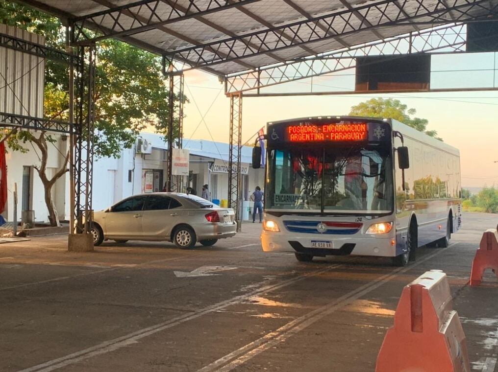 Ya se puede volver a viajar en buses urbanos de Encarnación a Posadas y viceversa a un costo de G. 12.000 y 400 pesos para el lado argentino. Foto: Gentileza.