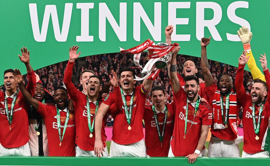 El Manchester United levanta el título de la Copa de la Liga tras una sequía desde el 2017.FOTO:AFP