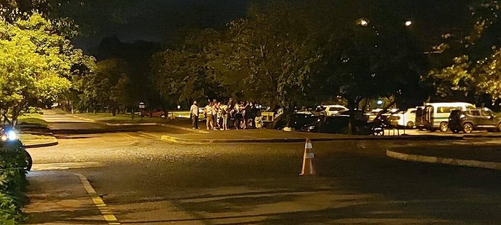 El joven, identificado como Jonathan Morel, de 23 años, siempre se encontraba en el predio del Hospital Nacional de Itauguá, haciéndose pasar por un familiar de paciente, esperando un momento de descanso o distracción para alzarse con los objetos ajenos. Foto: Archivo.