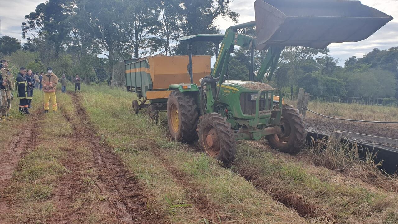 La Nación / Ayudante muere atrapado por el cardan de un tractor