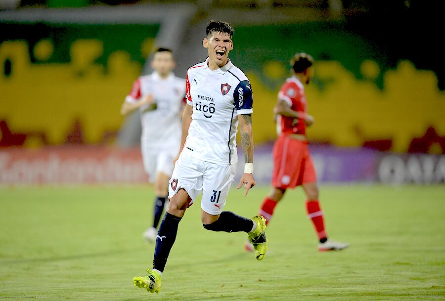 Robert Morales celebra su primer gol en la Libertadores que abrió el camino del triunfo ante los caleños.FOTO: AFP