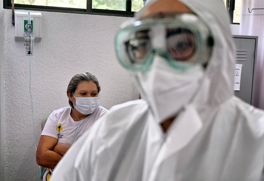El laboratorio de enfermedades infecciosas del estatal Instituto Malbrán identificó a la legionella como “el agente etiológico causante del brote de neumonía bilateral”, según lo había revelado el sábado la ministra de Salud del gobierno nacional, Carla Vizzotti. Foto: Ilustrativa/AFP.