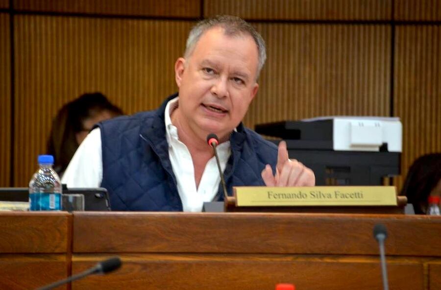 El legislador Fernando Silva Facetti refirió que la iniciativa busca sancionar a funcionarios que no respondan a los pedidos de informes del Congreso. Foto: Archivo.