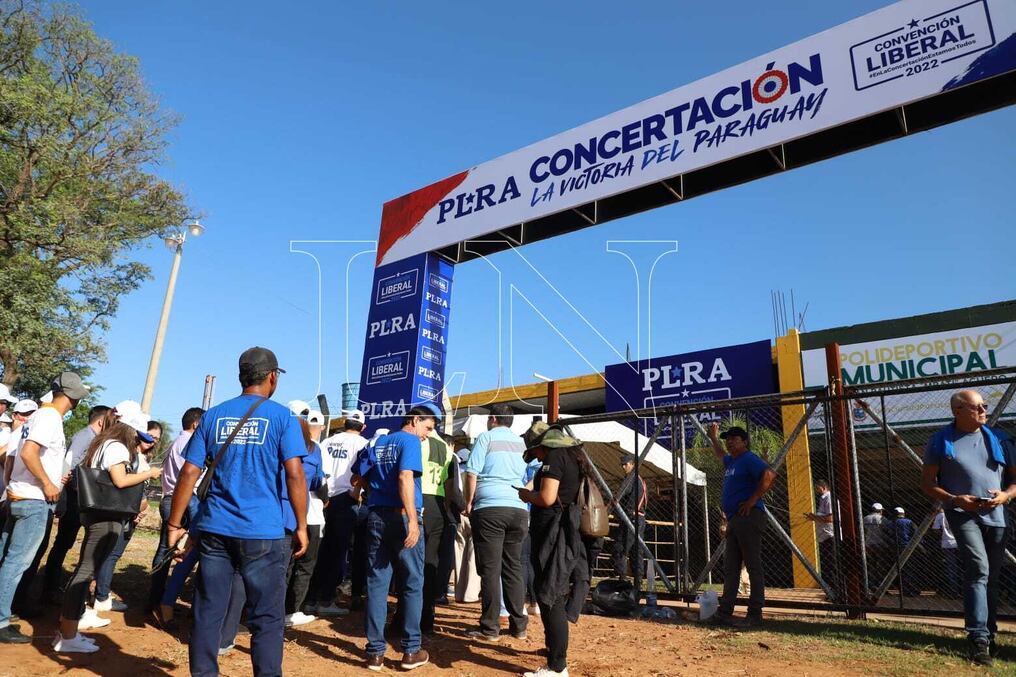 La concertación de la oposición se ve amenazada ante la actitud de Efraín Alegre quien, mediante una artimaña política, logró llevar a foja cero una auditoría que prometía dejar en evidencia su administración. Foto: Roberto Zarza
