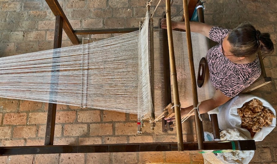 El pasado 10 de diciembre se lanzó el proyecto que prevé una hoja de ruta para iniciar el desarrollo de políticas públicas en favor de la formalización económica de la artesanía en nuestro país. Foto: Gentileza.