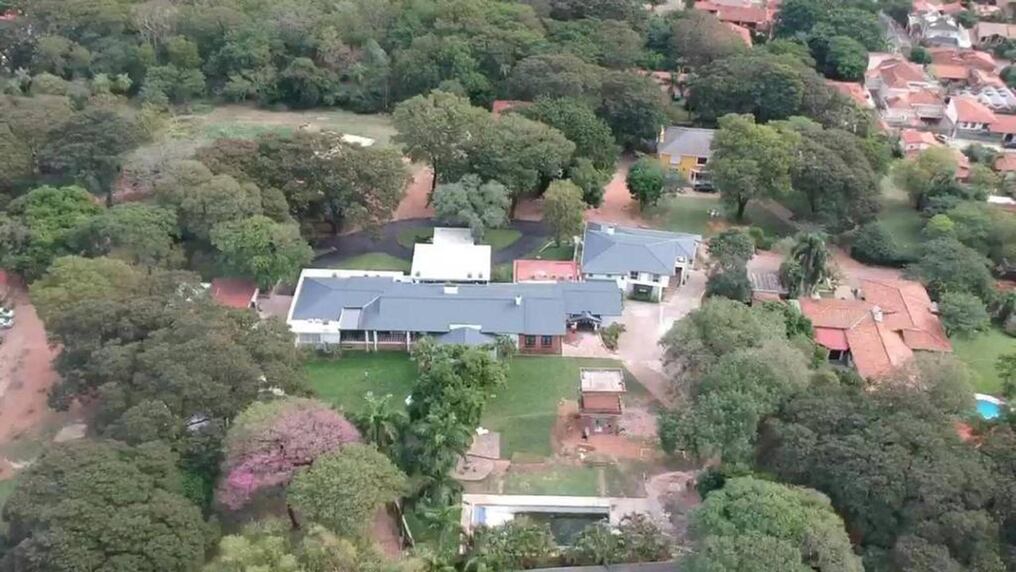 La lujosa mansión del presidente de la República, Mario Abdo Benítez, fue comparada incluso con el lujoso rancho Neverland del rey del pop, Michael Jackson. Foto: Gentileza.