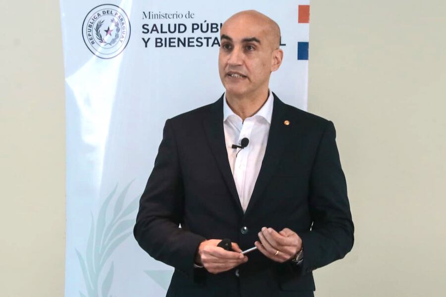 El ministro de Salud Pública, Julio Mazzoleni, anunció que desde mañana viernes 21 de agosto se restringirá una serie de libertades establecidas en la fase 3 de la cuarentena inteligente a raíz de la veloz propagación del COVID-19. Foto: Gentileza.