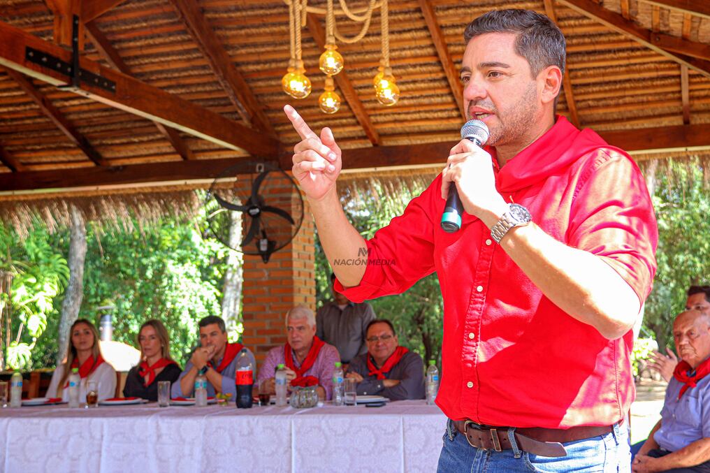 Pedro Alliana recordó que durante el gobierno de la oposición el departamento de Ñeembucú no experimentó progreso de ningún tipo. Foto: Eduardo Velázquez.