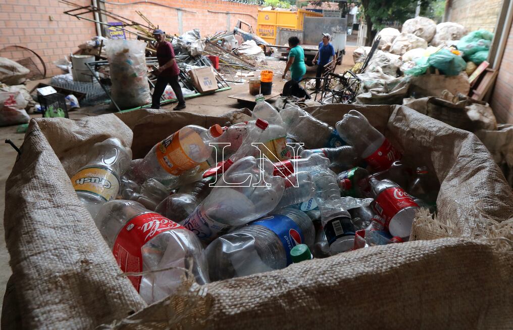 El trabajo de los recicladores es muy importante e incluso principal para poder cumplir el ciclo de reutilización de los materiales. Foto: Nadia Monges.