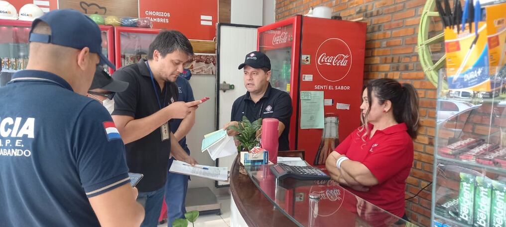 En la mañana de este viernes se realizaron intervenciones en varias carnicerías, solo en una se retiraron 1.200 kg. de carne presumiblemente equina. Foto: Gentileza.