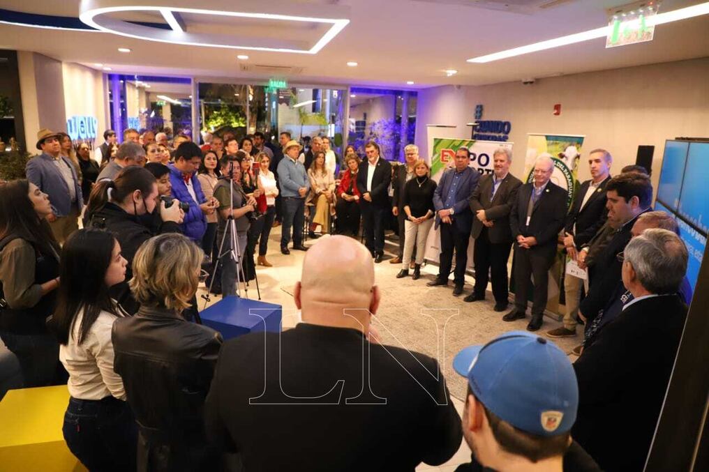 El acontecimiento se llevó a cabo en su stand de la Expo de Mariano Roque Alonso. Foto: Roberto Zarza.