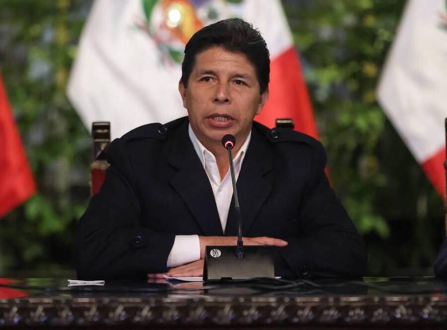 El presidente de Perú, Pedro Castillo, anunció que renovará a su gabinete ministerial tras aceptar la renuncia de su primer ministro, Aníbal Torres, resultado de una nueva pugna con el Congreso. Foto: AFP.