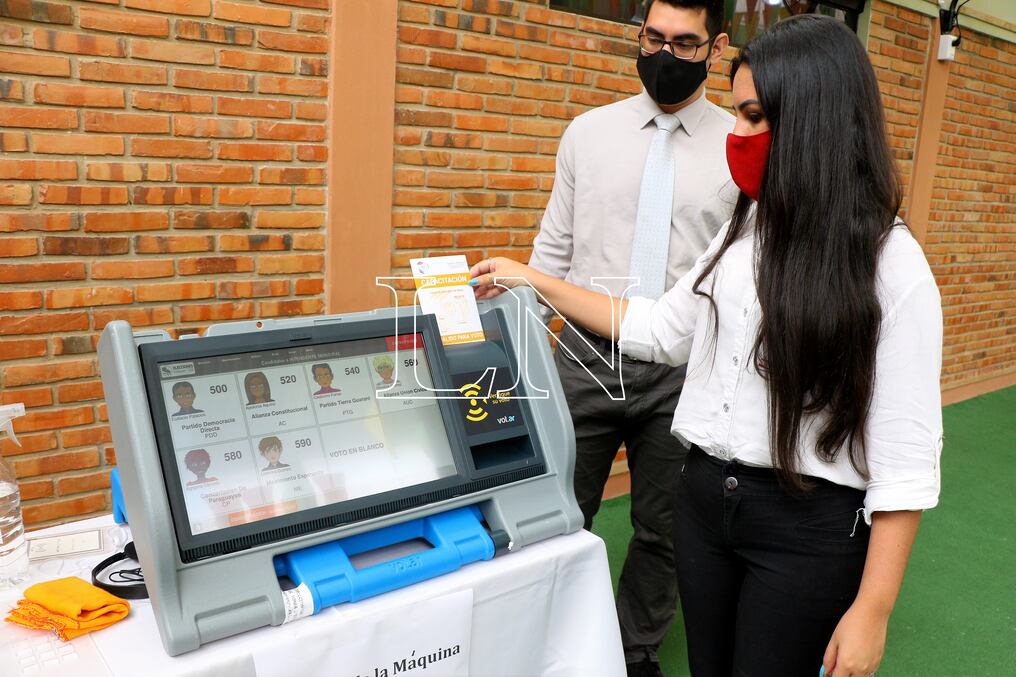 Estos datos son a nivel país, informaron funcionarios encargados del SIC, dependiente de la Dirección de Tecnología de la Información y Comunicación (TIC) de la Justicia Electoral. Foto: Christian Meza.