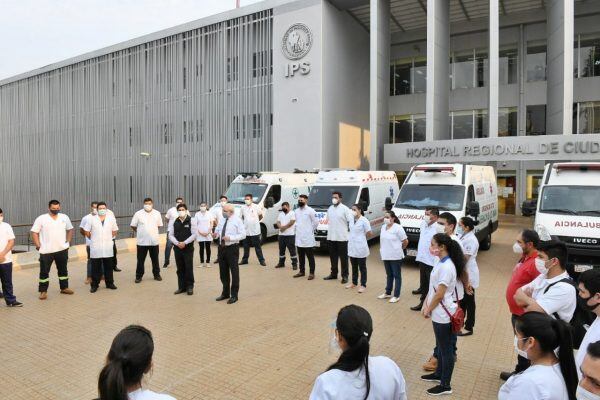 Se trata de 17 conductores, 44 paramédicos y 7 técnicos/auxiliares para el Laboratorio de Biología Molecular, quienes están disponibles para dar respuesta a la salud pública mediante grupos de trabajo. Foto: Gentileza.
