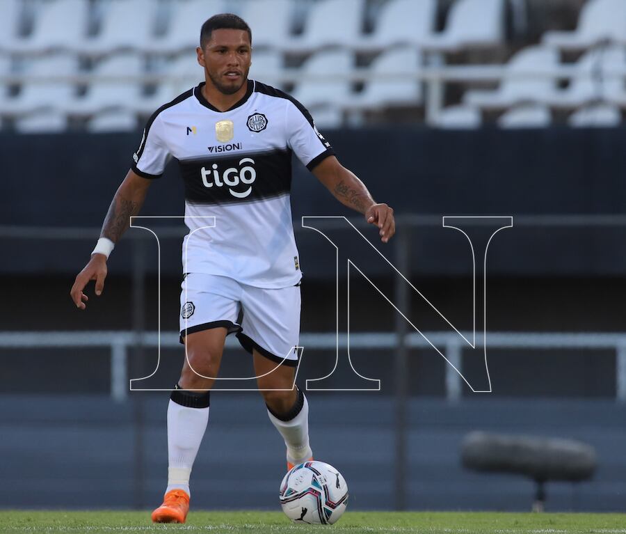 Richard Ortiz, mediocampista de marca del Olimpia.FOTO:CARLOS JURI