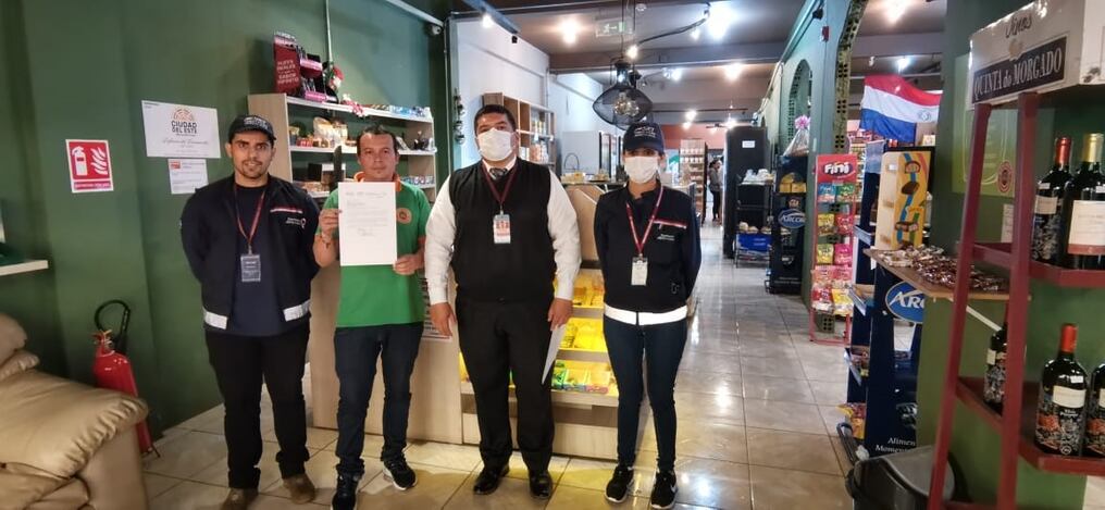 Los negocios gastronómicos Steak y D´Maya Burguers fueron sancionados por tres días debido a que no habrían emitido facturas. Foto: Gentileza.