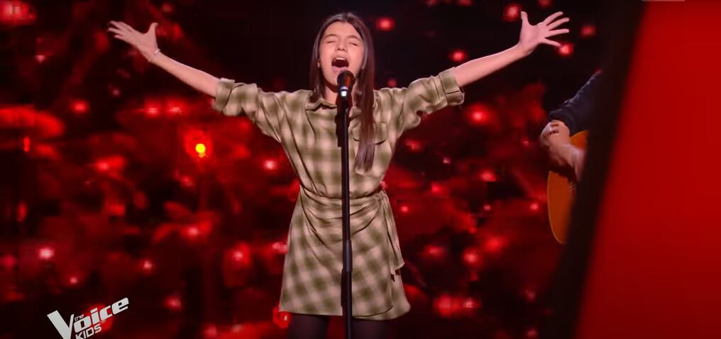 Sara Pedrozo (11), hija del paraguayo Danilo Pedrozo, interpretó "Malagueña" en La Voz Kids de Francia y deslumbró al jurado. Foto: Captura de pantalla.