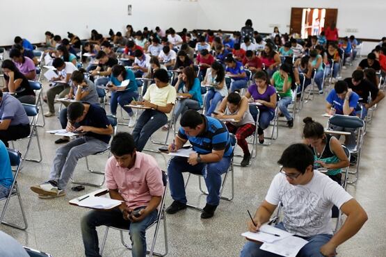 El precandidato al Senado Gustavo Leite celebra la propuesta de crear más becas universitarias para los jóvenes, pero no está de acuerdo que la misma implique la creación o aumento de impuestos. Foto: Archivo.