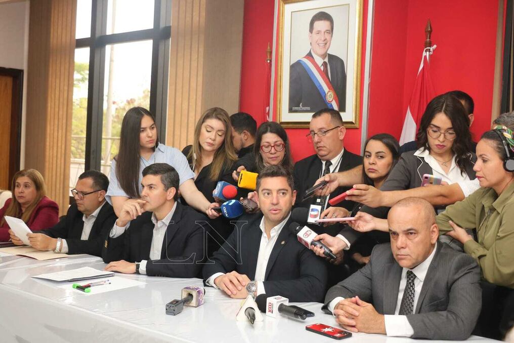 La bancada de Honor Colorado anunció en conferencia de prensa la postura asumida en cuanto al proyecto de otorgar crédito de US$ 240 millones para el Instituto de Previsión Social (IPS). Foto: Archivo.