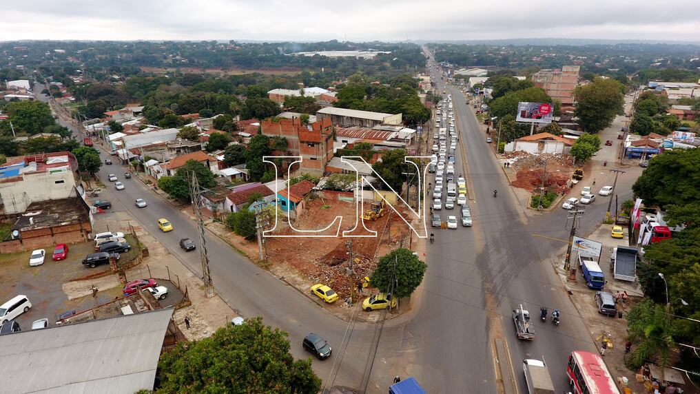 El MOPC habilitó desvíos en la zona Tres Bocas: Acceso Sur, Américo Picco y Avelino Martínez, y prometió más señalización para evitar confusiones o percances durante el inicio de obras de readecuación. Foto: Pánfilo Leguizamón.