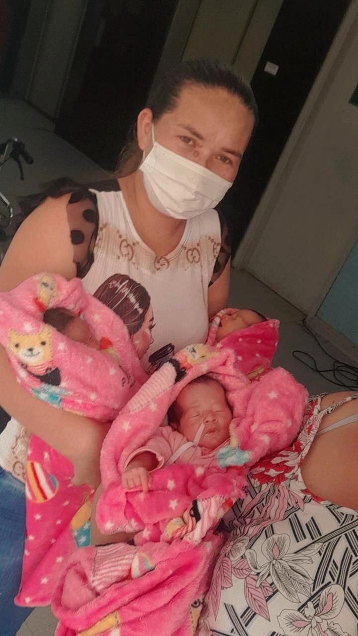 Lía Mabel, Lía Mariana y Lía Mariela ya están cobijadas con amor en el seno de su hogar. Foto: Gentileza.