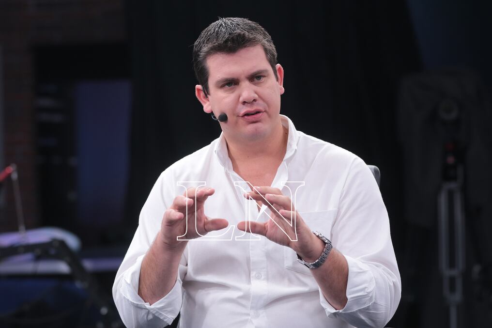 “Seguro vamos a hacer alguna pollada para hacer esto, parece que nos estamos igualando en inutilidad al gobierno de Mario Abdo”, expresó el joven diputado. Foto: Eduardo Velázquez.
