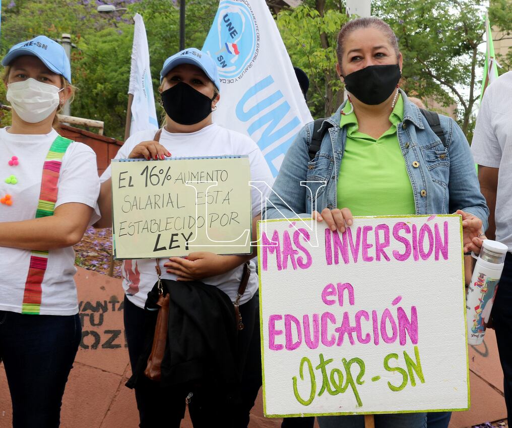 Señalaron que lo que van a pelear es que se pueda pagar a partir de enero porque estaba previsto que para finales del 2022 se daría el reajuste salarial. Foto: Pánfilo Leguizamón.