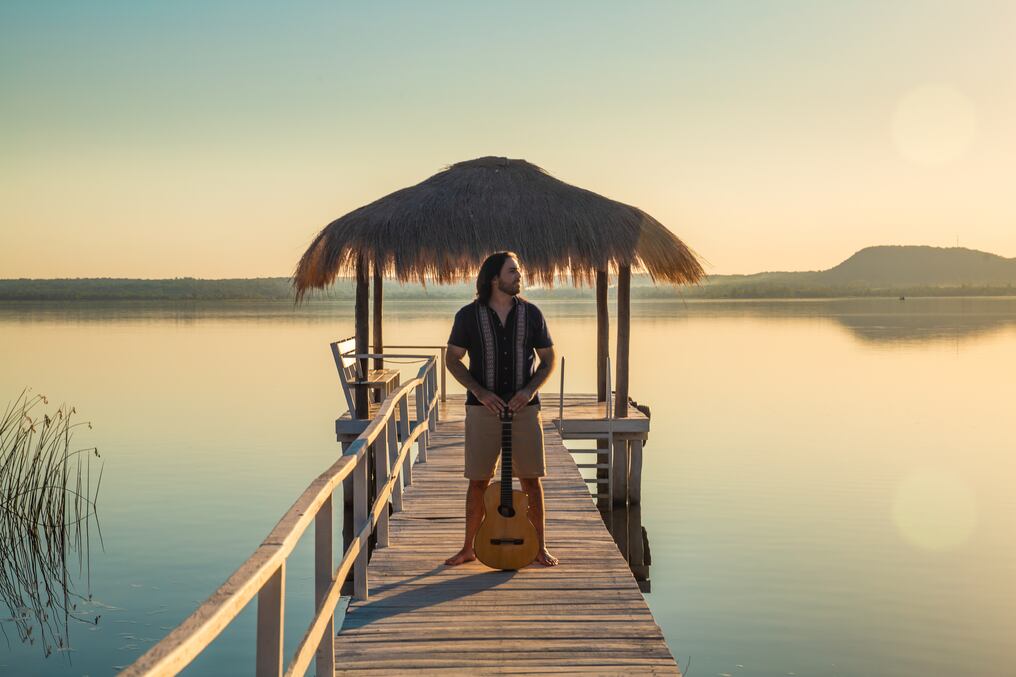 “Raíz” se titula el EP que da vida a las composiciones de Giacomo Fiorio, cantautor conocido como Yaco. Foto: Gentileza.