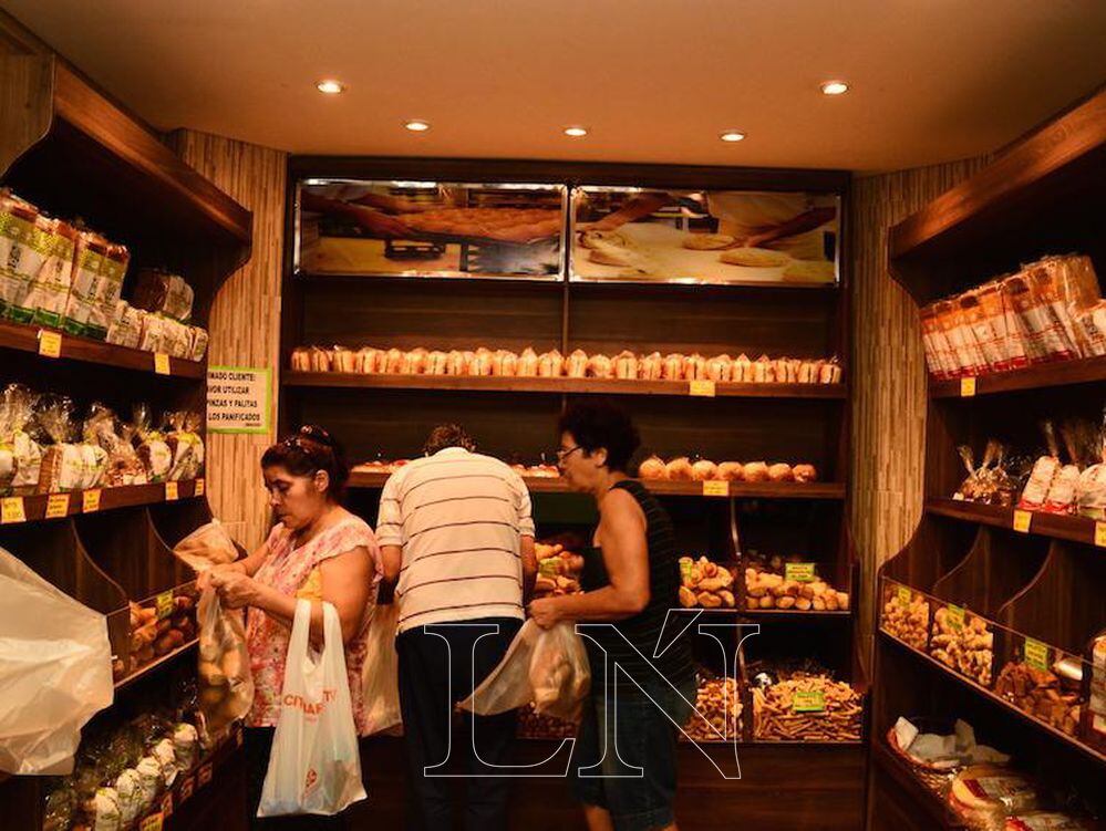 “Estábamos comprando harina a G. 128 mil y ayer pasamos a comprar por G. 145 mil", señala el gremio nacional de panaderos. Foto: Ilustrativa.