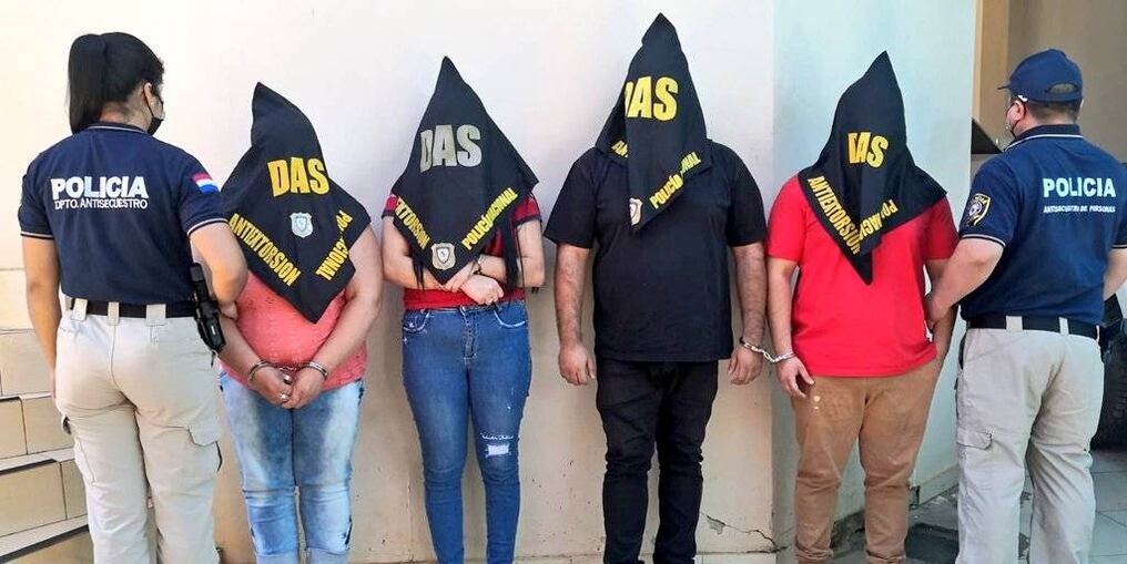 Los sospechosos fueron detenidos ayer miércoles en Ciudad del Este. Foto: Policía Nacional.