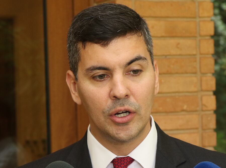 Las declaraciones de Santiago Peña surgen ante las denuncias realizadas por el comunicador Alfredo Guachiré en sus redes sociales. Foto: Archivo.