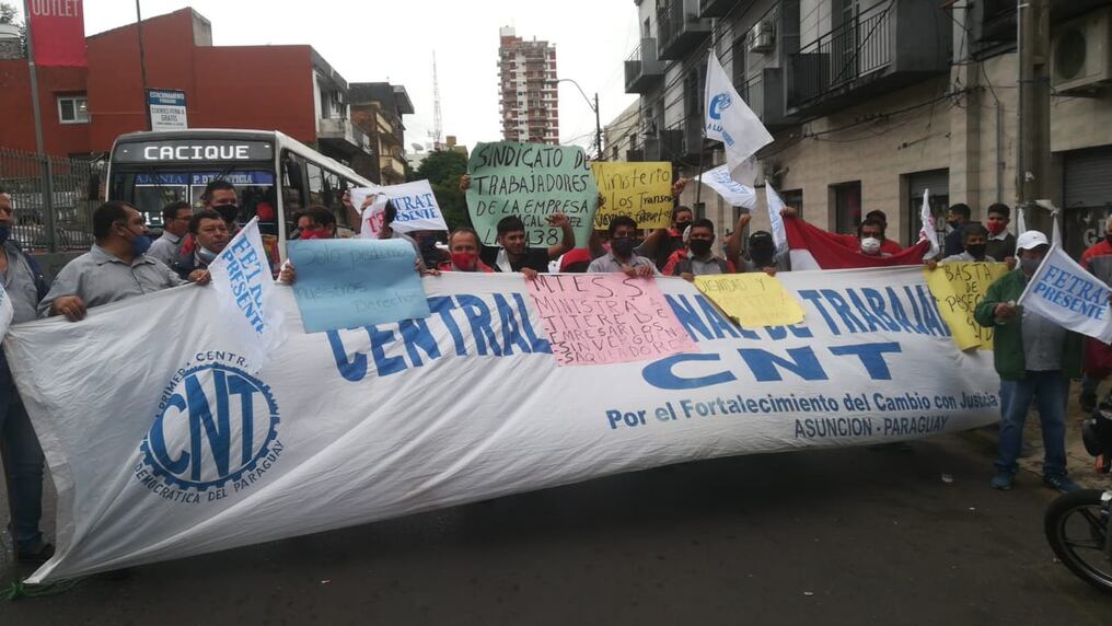 La suspensión de 62 choferes de la Línea 38 afecta a la misma cantidad de buses fuera de servicio, denuncian. Foto: GEN/Universo970.