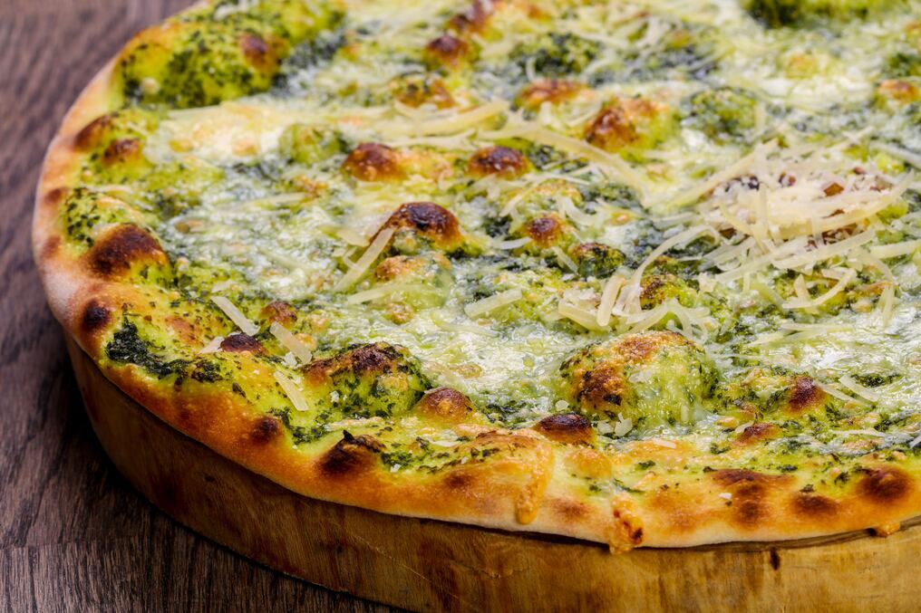 Pizza al pesto: la opción perfecta para noches ocupadas, según dietista 