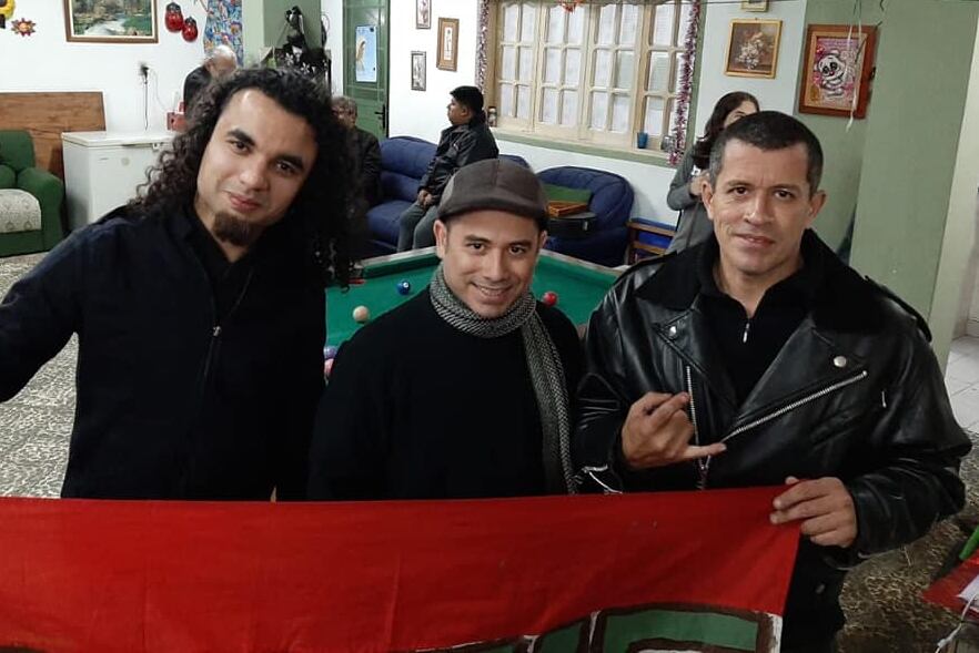 Giovanni Mbae, Rafaela Mood, Rocío Robledo y Ulises Silva actúan este sábado desde las 11:00; y el grupo Dosis (foto) en Obradora cultural. Foto: Gentileza.