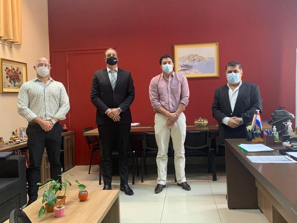 Propietarios de canchas sintéticas de Asunción y Central se reunieron con el viceministro, Julio Borba. Foto: Gentileza.