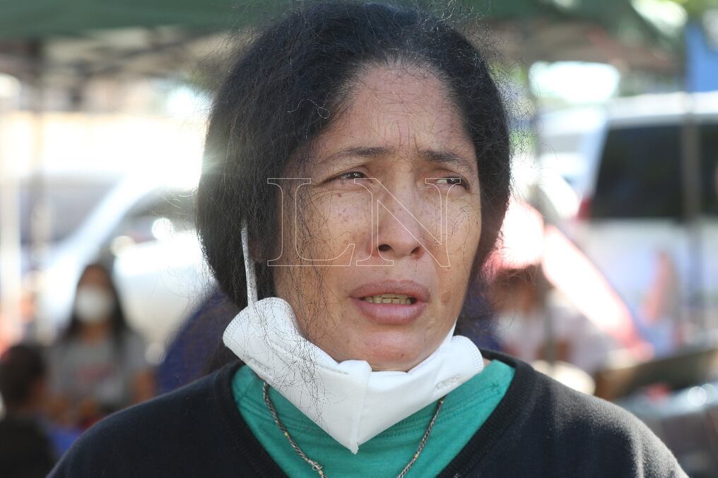 Fátima Noemí Velázquez, cuyo esposo de 37 años está internado en el IPS Ingavi desde hace cuatro días por coronavirus. Foto: Pánfilo Leguizamón