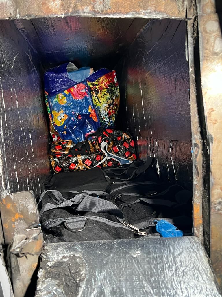 El fondo falso detectado en el ómnibus de turismo con destino a San Pablo, Brasil, mediante el escaneo del transporte. Hallaron 140 kilos de cocaína y dos paraguayos fueron presos. Foto: Gentileza