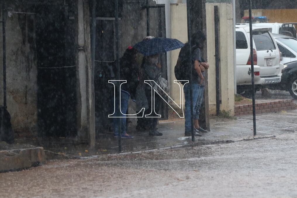 Las lluvias traerán consigo un alivio ambiental ante la cantidad de humo en el aire a causa de los incendios forestales y la quema indiscriminada de basurales y pastizales. Foto: Archivo.