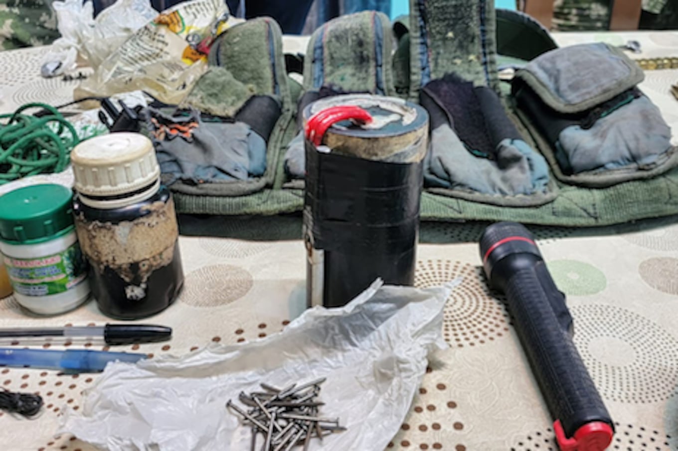 En la madrugada de ayer, viernes 12 de junio, se produjo un enfrentamiento armado entre la FTC y miembros de la ACA, donde resultó abatido Antonio Bernal Maíz. Fueron incautadas armas y varios elementos de los terroristas.