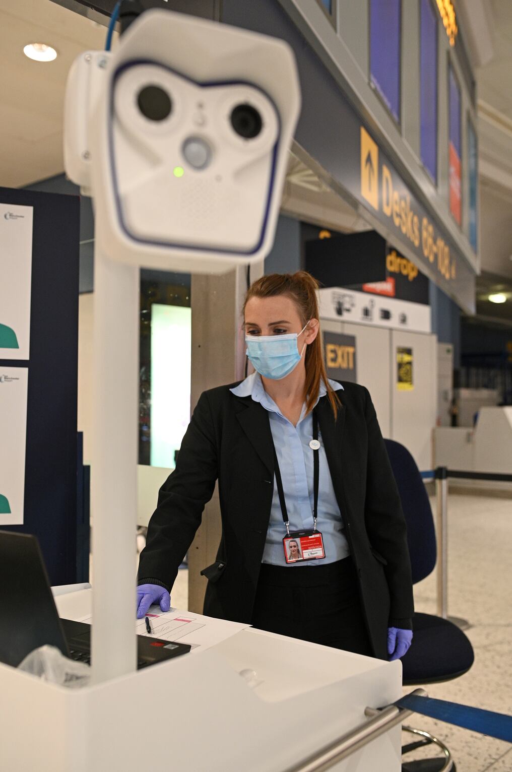 Estados Unidos empezó el 3 de febrero a hacer exámenes a los pasajeros que llegaban de China, interrogándolos sobre los posibles síntomas y utilizando un escáner electrónico para tomar la temperatura a los viajeros. Foto: AFP.
