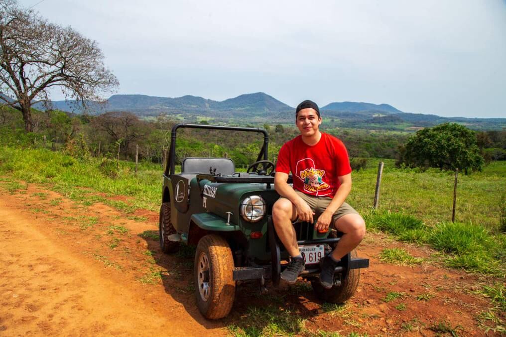 A través de las redes sociales, una joven acusó a Jorge Martínez, conocido periodista del área de turismo, de haberla estafado durante la tramitación de la compra de una camioneta de una concesionaria de la que el comunicador es influencer.