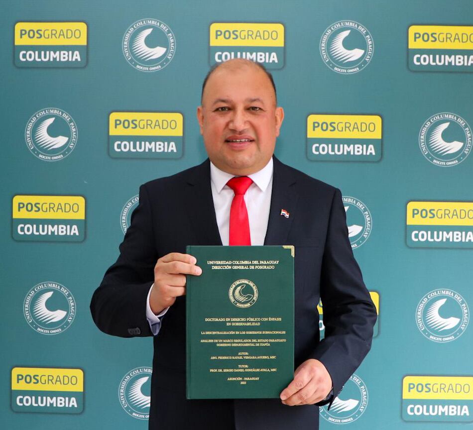 Dando un ejemplo a sus compueblanos, el candidato a gobernador logró defender su tesis doctoral recientemente. Destacó que la inversión en la formación de los itapuenses será otro de sus pilares fundamentales. Foto: Gentileza.