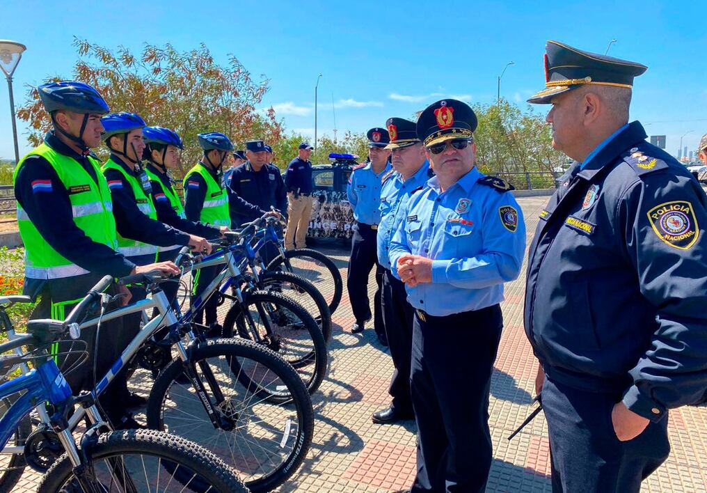 Este viernes pasado se realizó el lanzamiento de 20 Suboficiales Ciclistas que realizarán patrullas preventivas en bicicleta en la Costanera de Asunción. Foto: Gentileza.